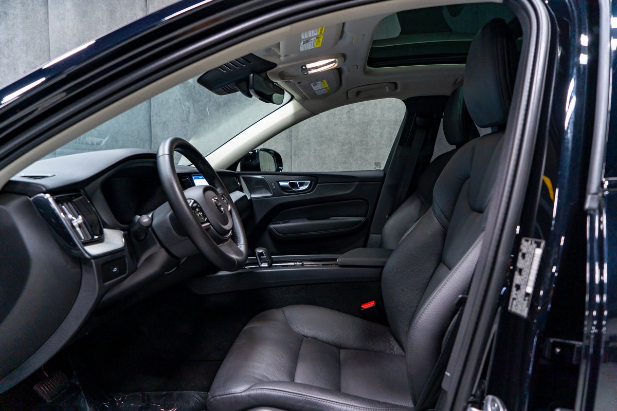 Volvo XC60 B5 PLUS DARK CLIMAT HARMAN KARDON 2025 Noir Montréal - photo #13