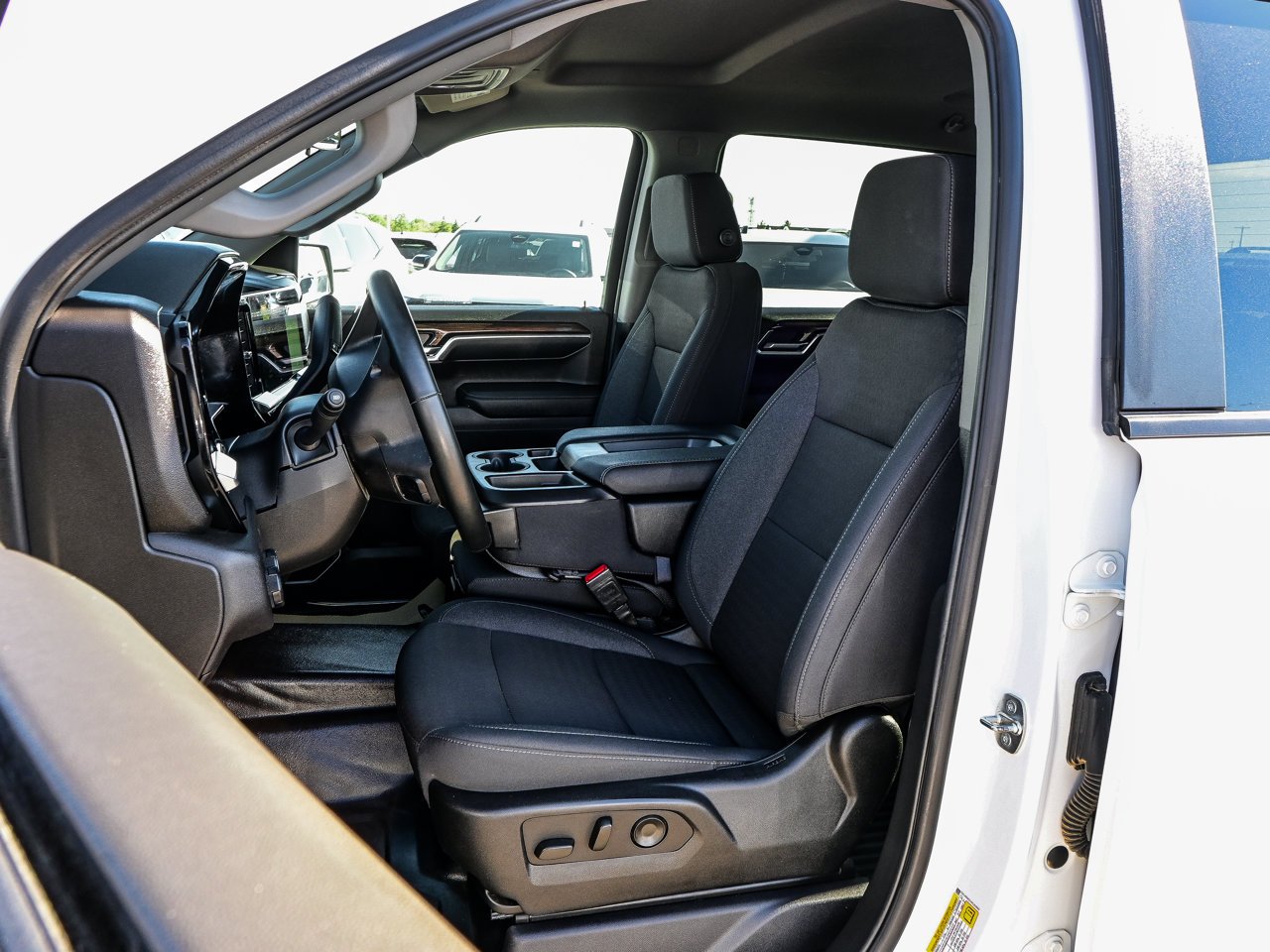 2024 Chevrolet Silverado 1500 4WD Crew Cab 147 LT White Sherwood Park - photo #15