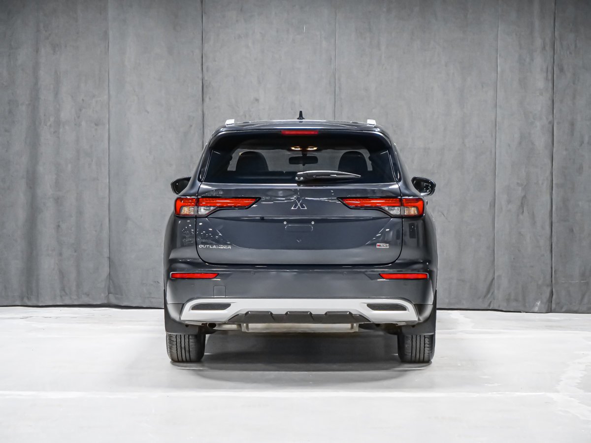 Mitsubishi Outlander LE 2024 Gris Montréal - photo #4