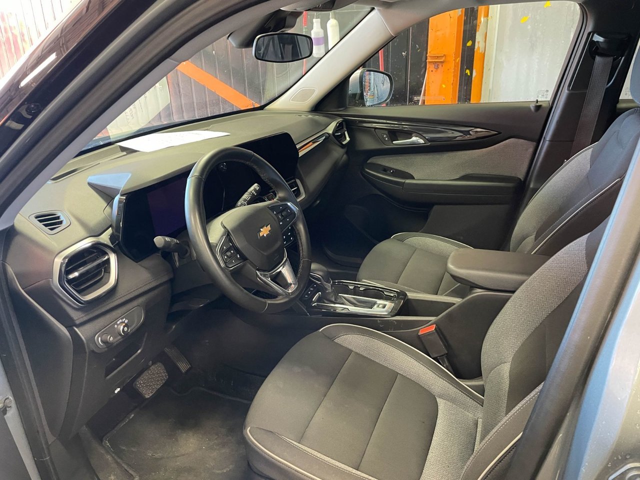 Chevrolet Trailblazer LT AWD *SIÈGES CHAUFF* CARPLAY ALERTES WIFI USB 2025 Gris Saint-Jérôme - photo #2