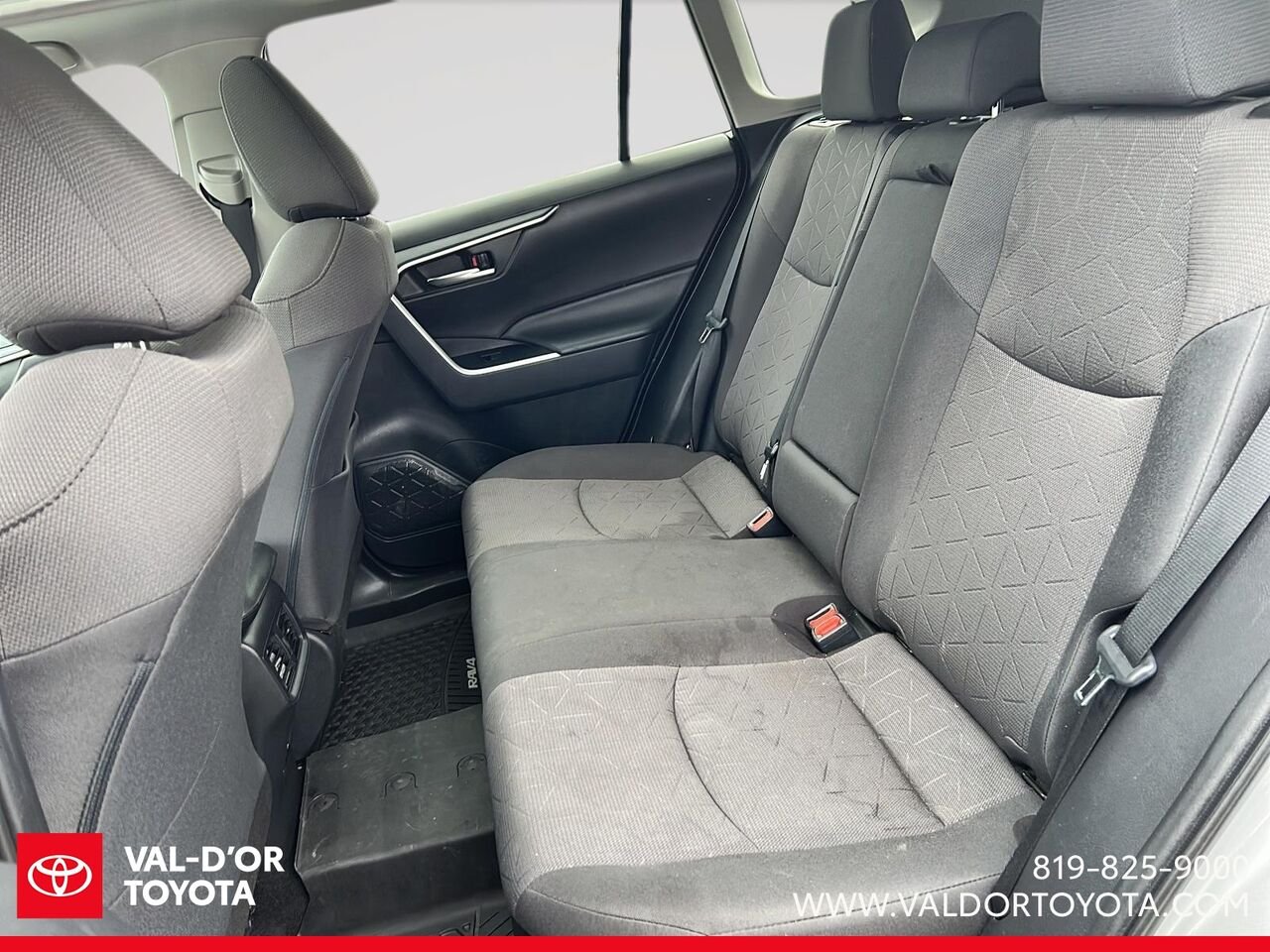 Toyota RAV4 XLE hybride 2019 Ciel argent métallisé Val-d'Or - photo #8