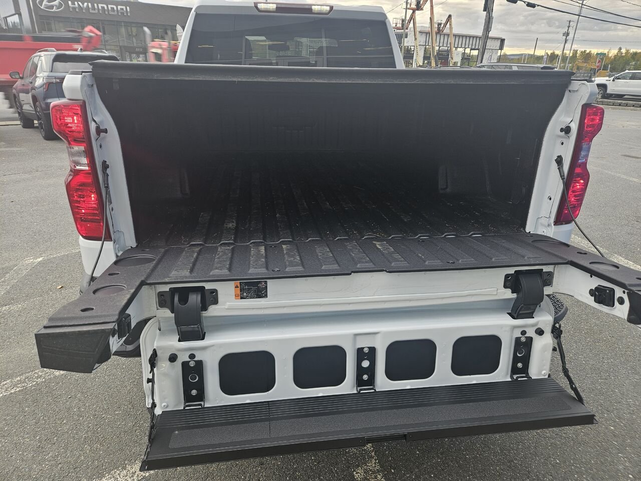 Chevrolet Silverado 1500 Custom Trail Boss cabine multiplace 4RM 157 po 2026 Blanc sommet Thetford Mines - photo #15