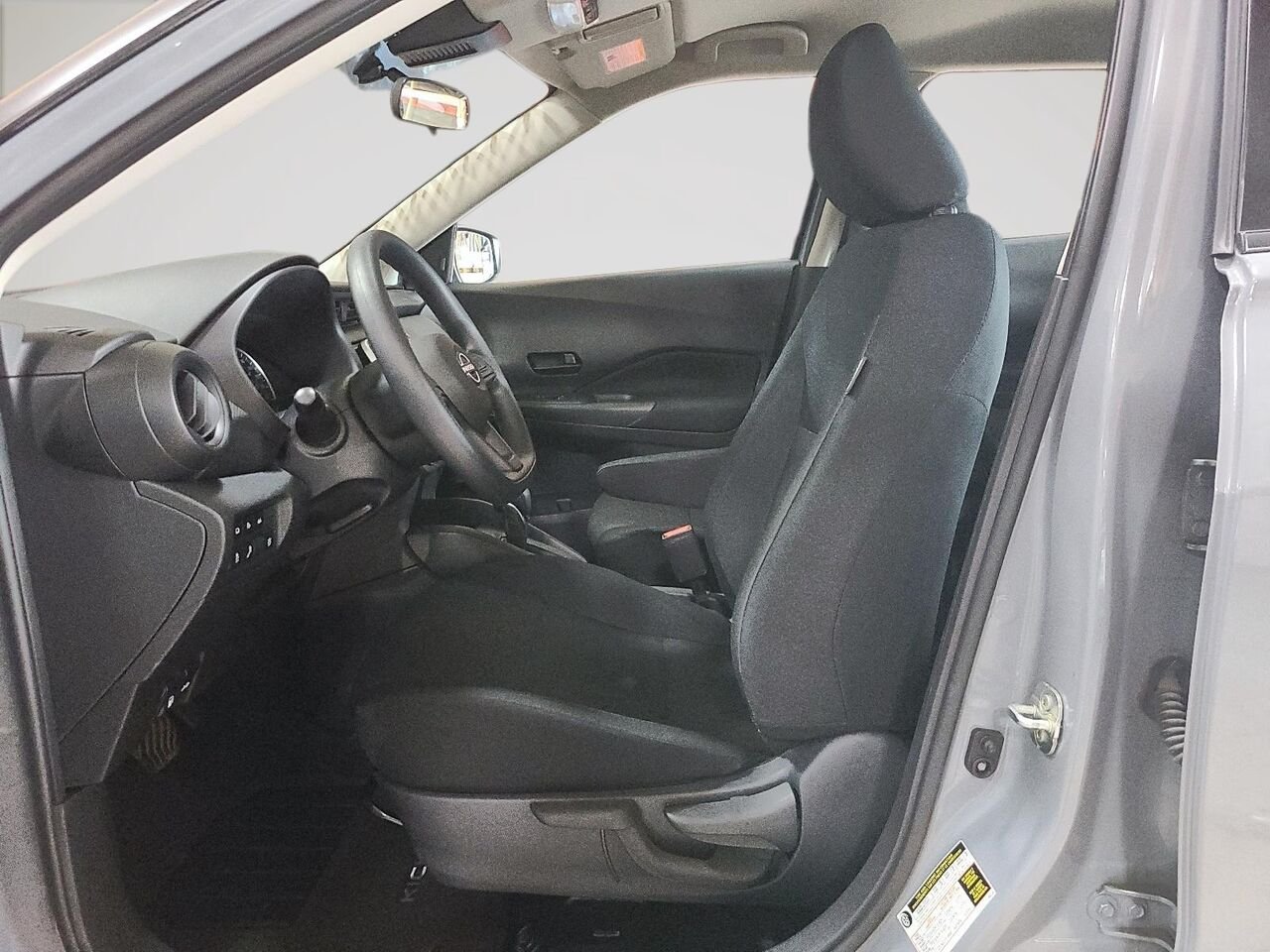 2024 Nissan Kicks S TA Grey Québec - photo #8