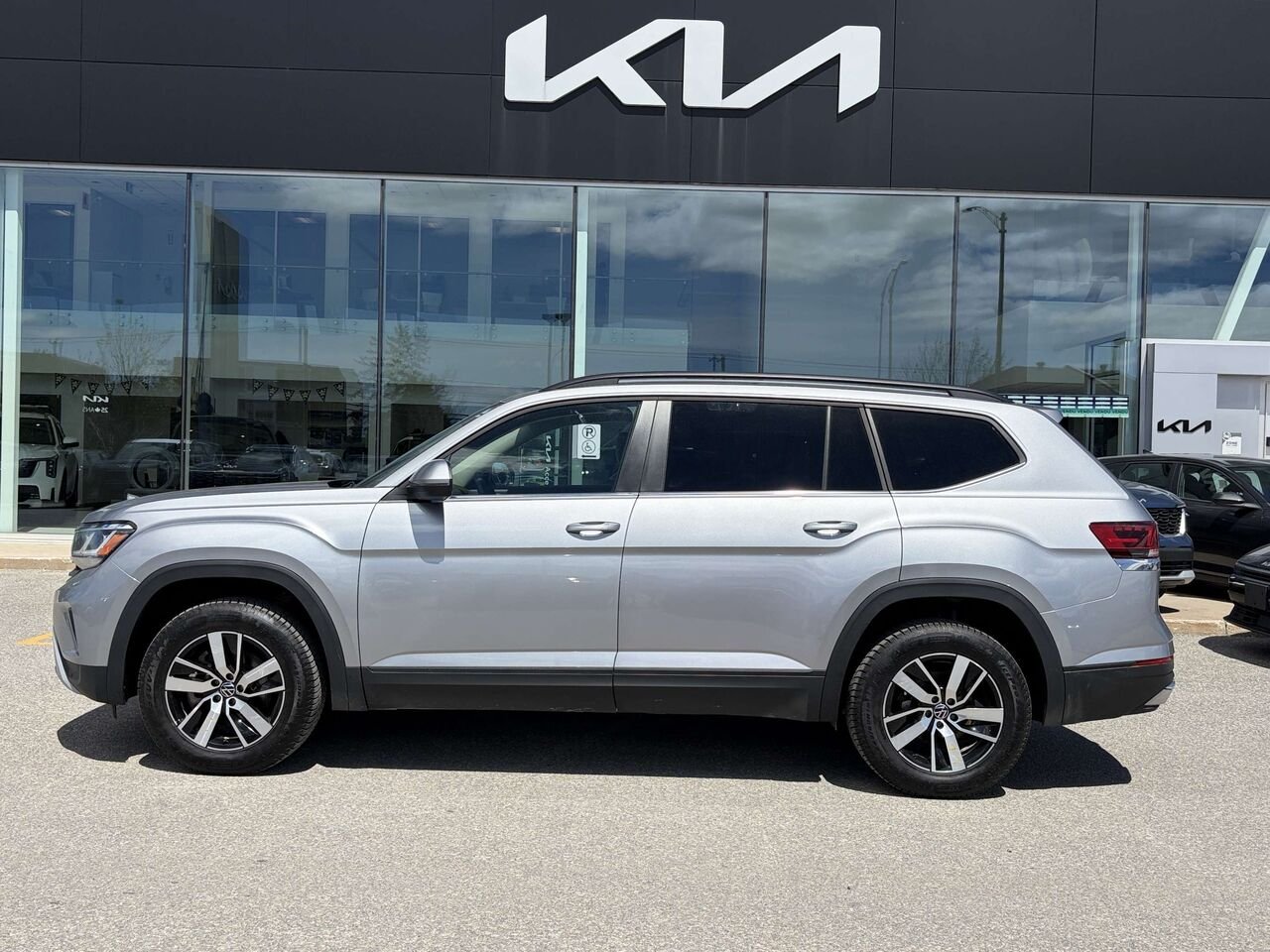 2022 Volkswagen Atlas Grey Gatineau - photo #2