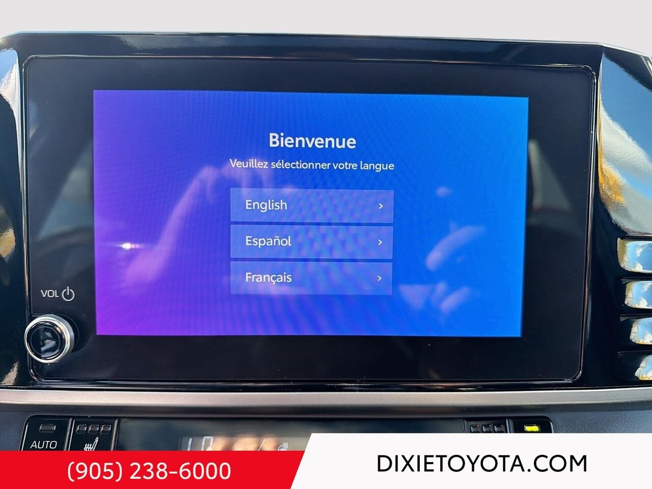2025 Toyota Camry HYBRID SE UPGRADE AWD / CLEAN CARFAX / HEATED SEATS / MOONROOF / CARPLAY AND ANDROID AUTO Black Mississauga - photo #14