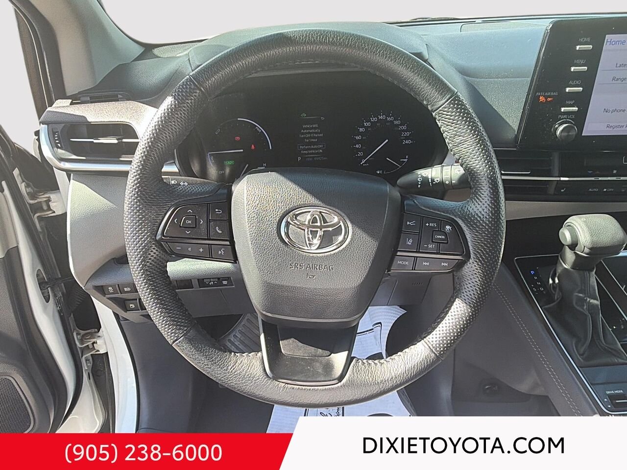 2024 Toyota Sienna HYBRID LE FWD / HEATED SEATS / POWER SLIDING DOORS / 8 SEATER / CARPLAY AND ANDROID AUTO White Mississauga - photo #10