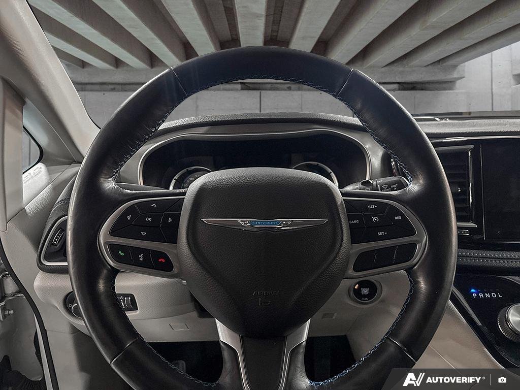 2021 Chrysler Pacifica Hybrid 2601324A | Touring L Plus White Edmonton - photo #11