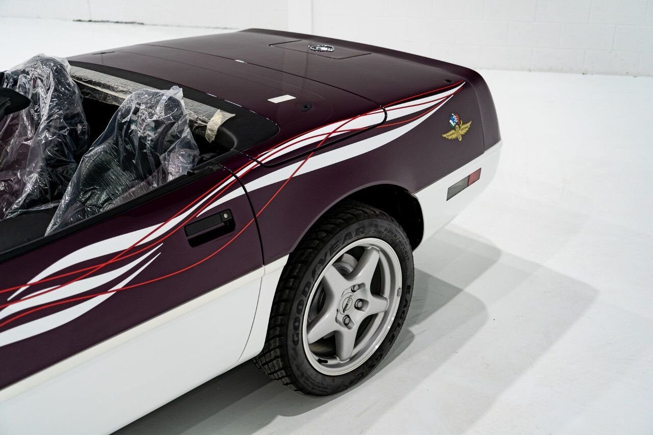 1995 Chevrolet Corvette *PRIX EN USD* RPO Z4Z PACE CAR PRESENTED IN DELIVERY PACKAGING WITH ONLY 192MILES (307KM) FROM NEW White Montreal - photo #53