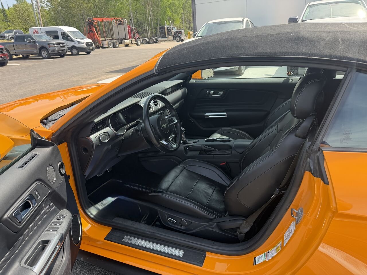 2018 Ford Mustang Orange Mont-Laurier - photo #8