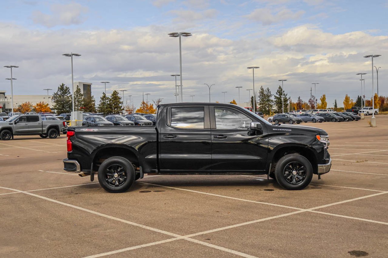 2026 Chevrolet Silverado 1500 4WD Crew Cab 147 LT Black Sherwood Park - photo #9