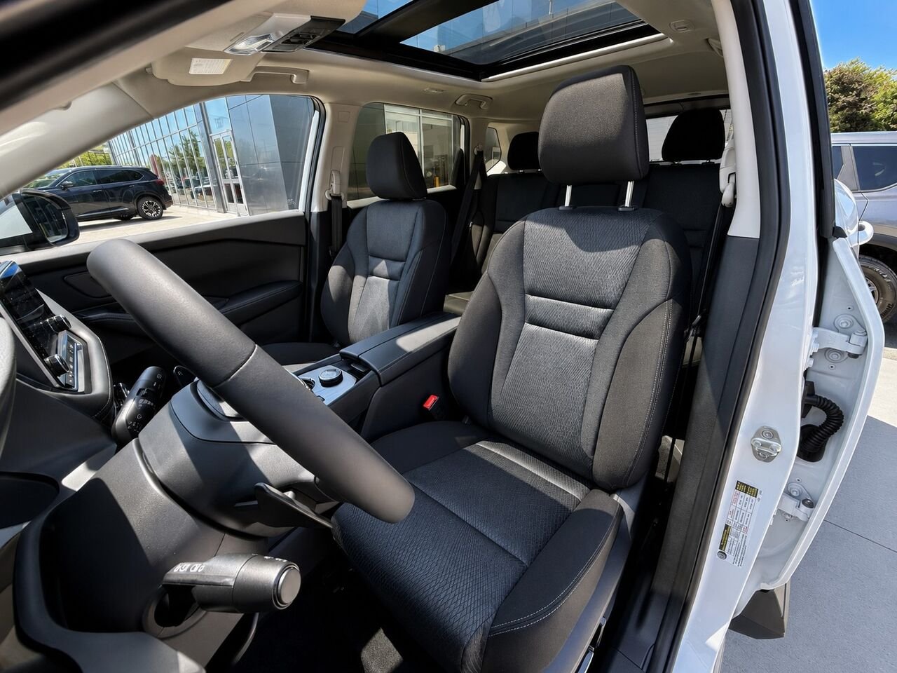 2026 NISSAN Rogue ROGUE SV TOIT OUVRANT Everest White Tricoat Pearl Châteauguay - photo #13