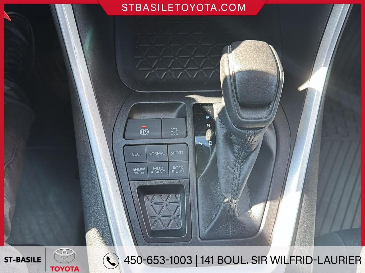 TOYOTA RAV4 2024 Noir minuit métallisé Saint-Basile-le-Grand - photo #17