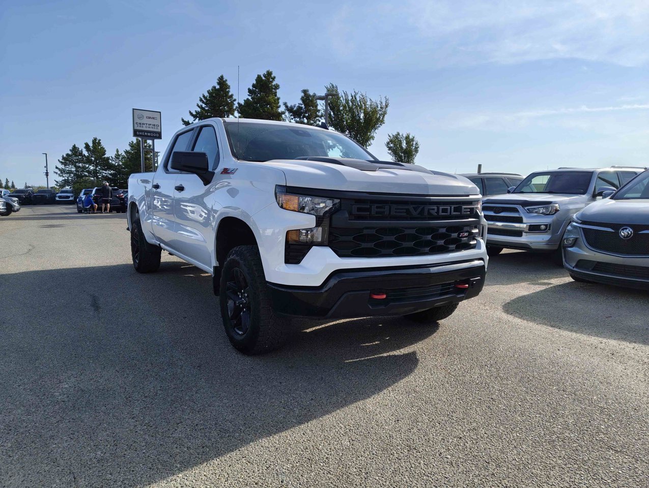 2025 Chevrolet Silverado 1500 4WD Crew Cab 157 Custom Trail Boss White Sherwood Park - photo #2