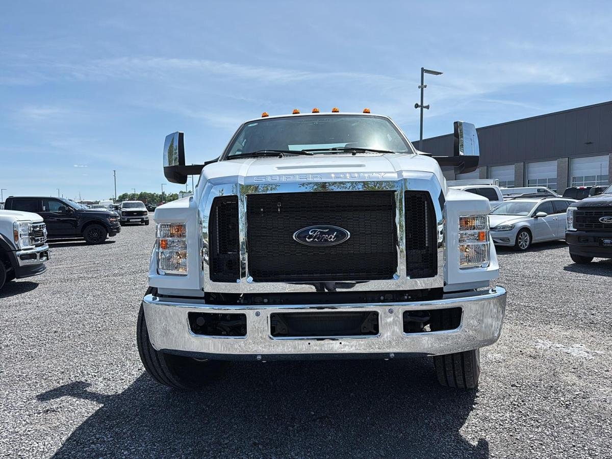 2026 Ford Super Duty F-750 Straight Frame Oxford White Saint-Jérôme - photo #2