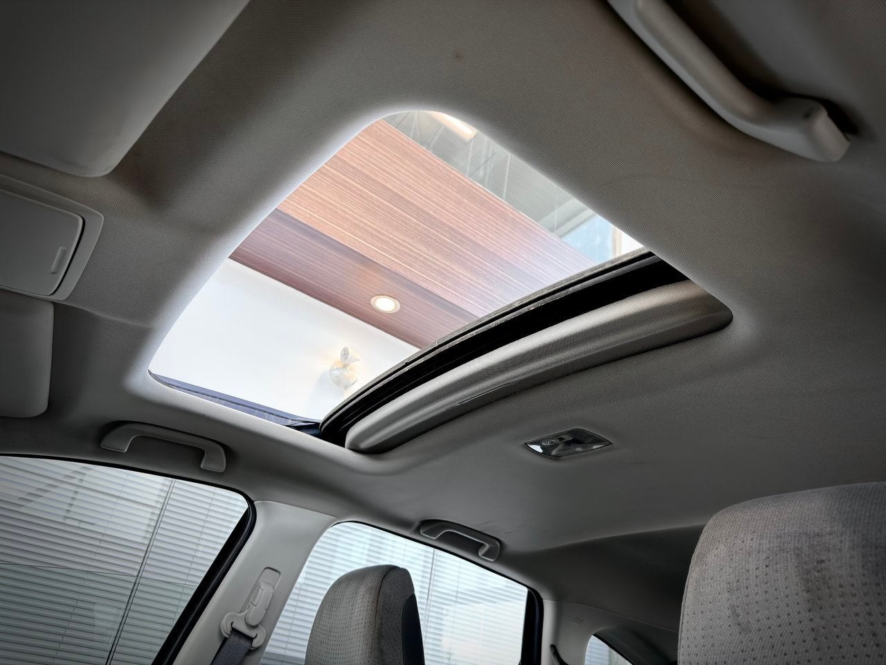 2013 Honda CR-V Blue Notre-Dame-des-Prairies - photo #14