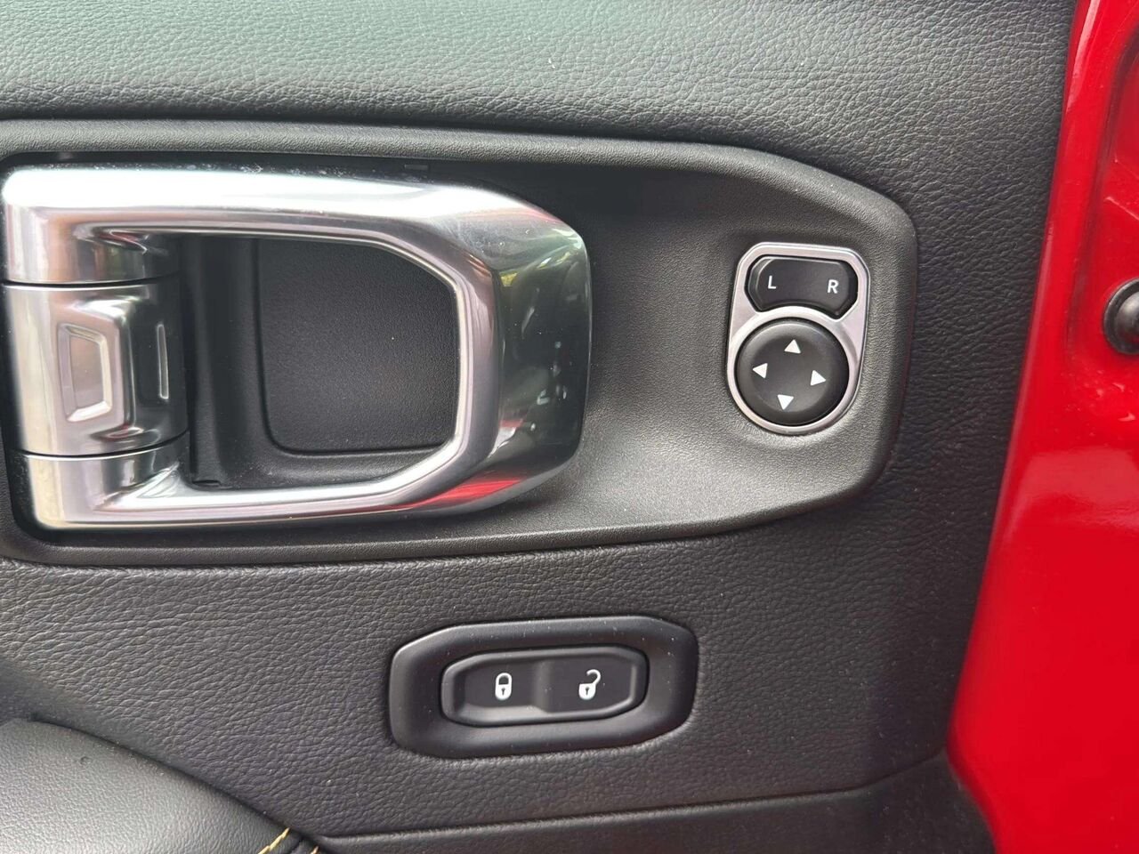 Jeep Wrangler Sahara 2025 Rouge Gatineau - photo #14
