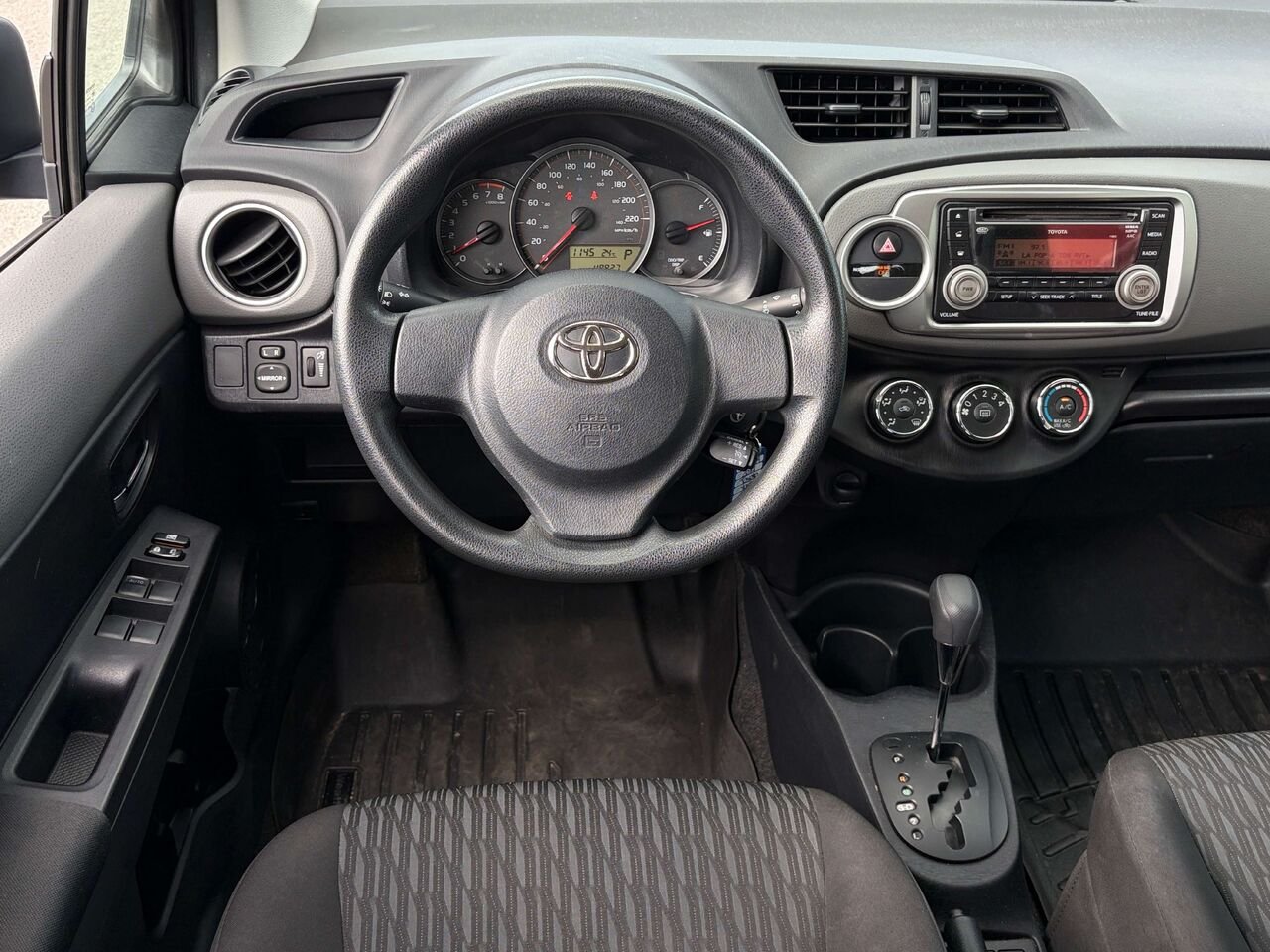2014 Toyota Yaris LE Grey Gatineau - photo #12