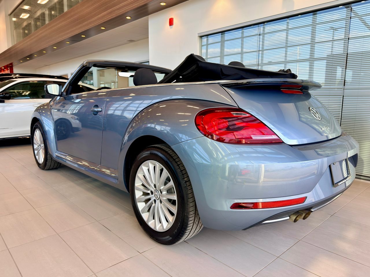 2019 Volkswagen Beetle Convertible Blue Notre-Dame-des-Prairies - photo #8