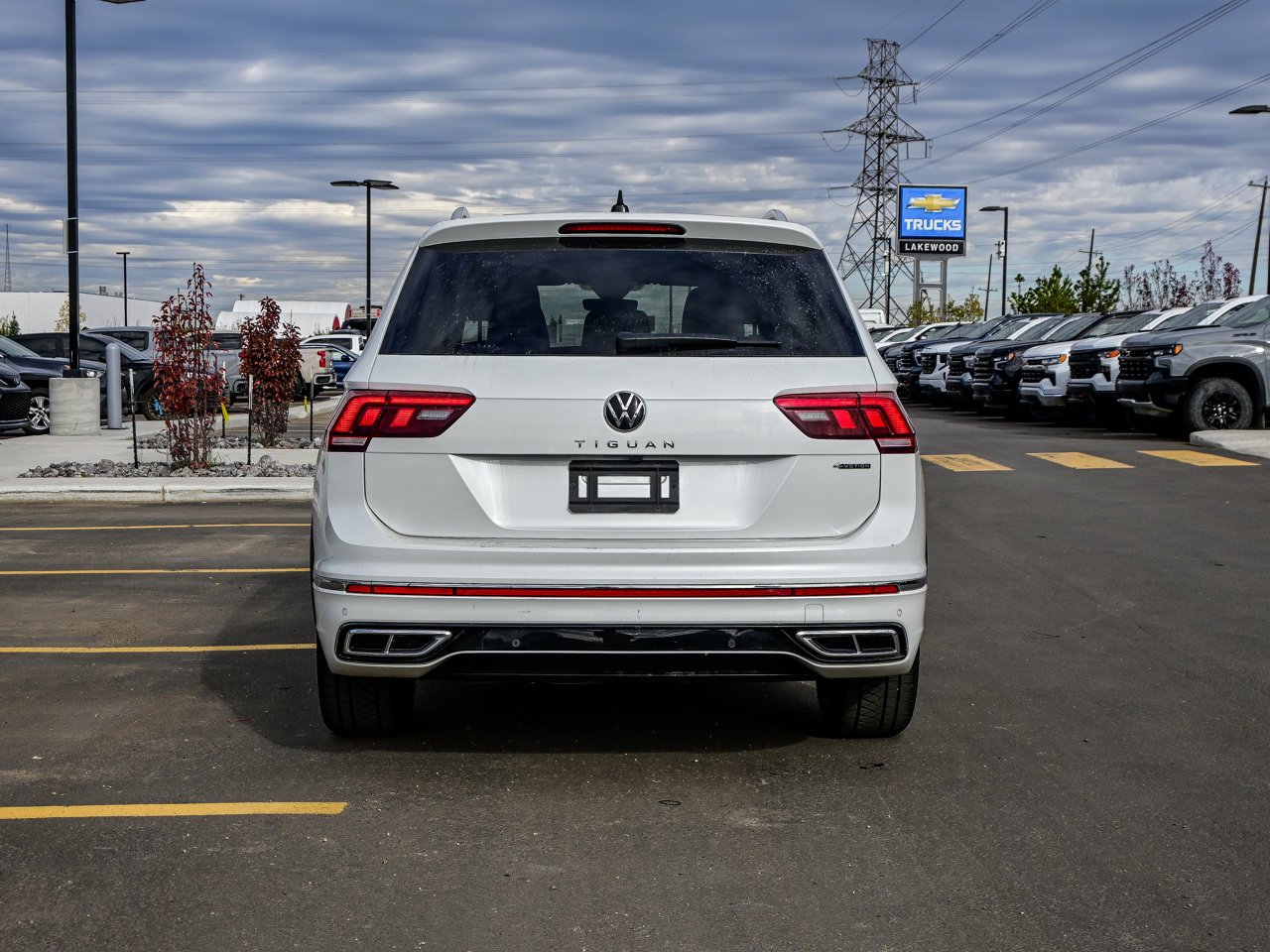 2024 Volkswagen Tiguan Highline R-Line 4MOTION White Sherwood Park - photo #12