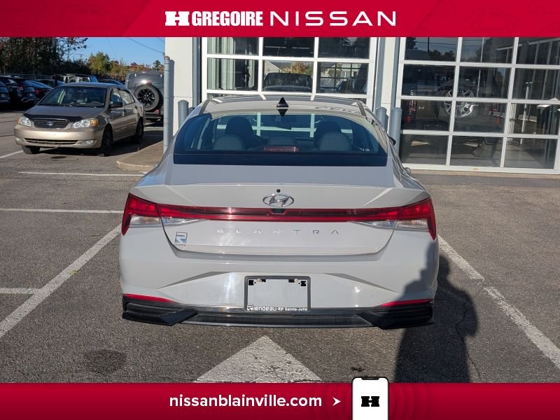 2023 Hyundai Elantra Silver Blainville - photo #13