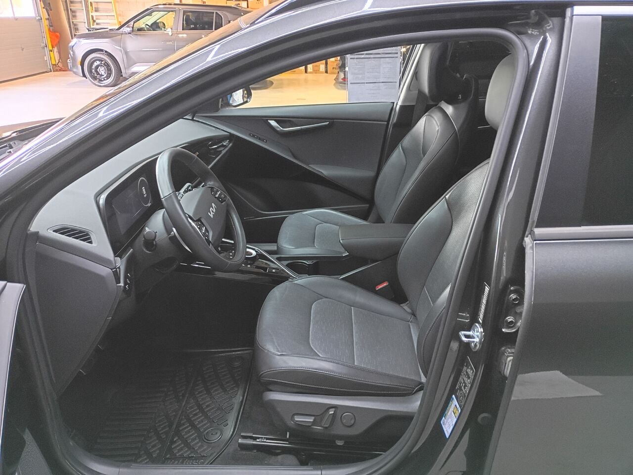 2023 Kia Niro électrique Grey Blainville - photo #16
