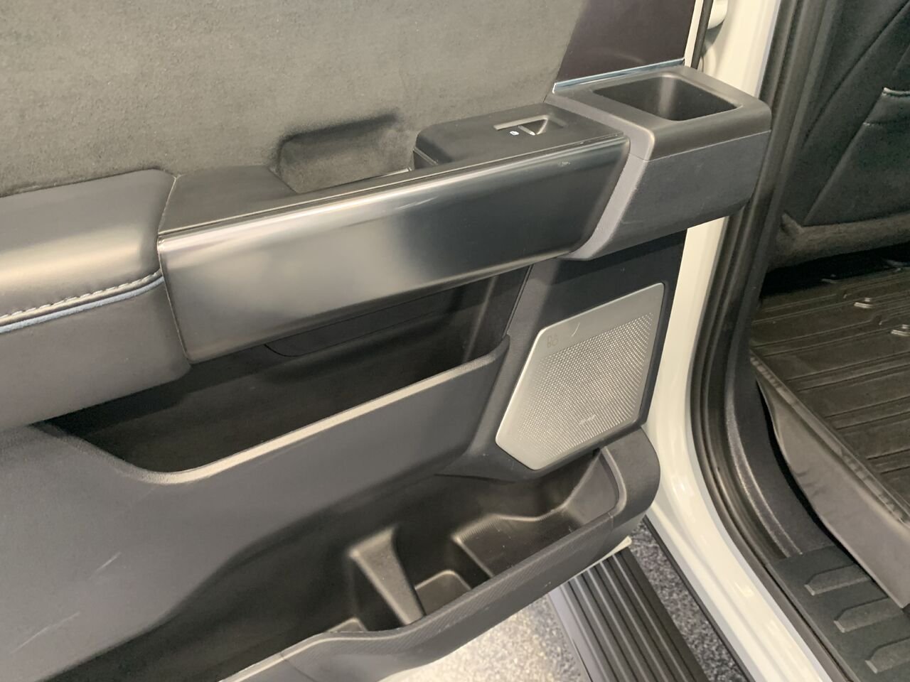 2024 Ford F-150 PLATINUM Grey Châteauguay - photo #31
