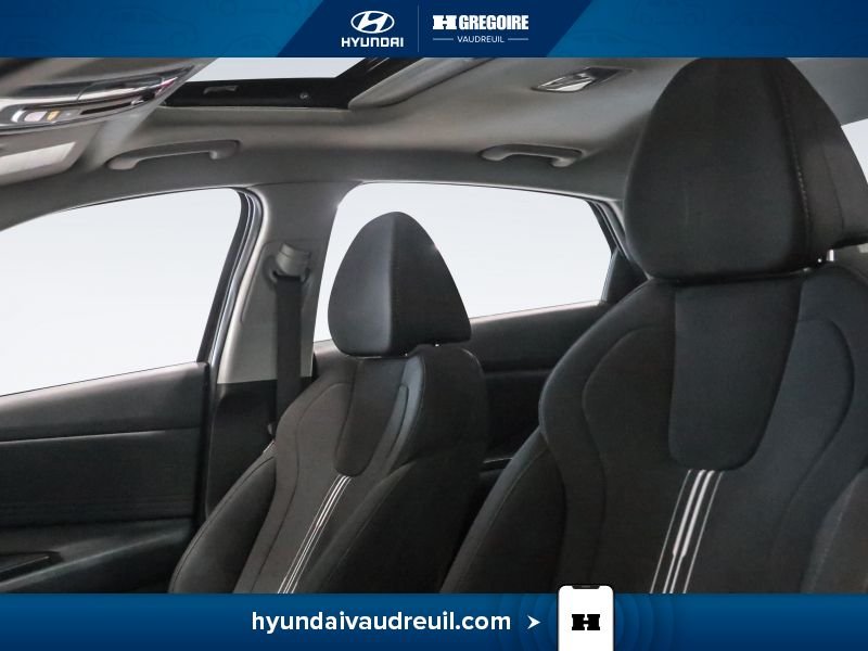 2025 Hyundai Elantra Black Laval - photo #13