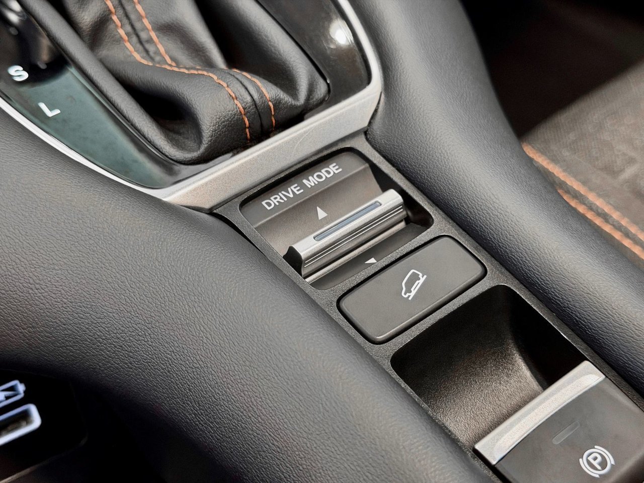 2023 Honda HR-V White Notre-Dame-des-Prairies - photo #25