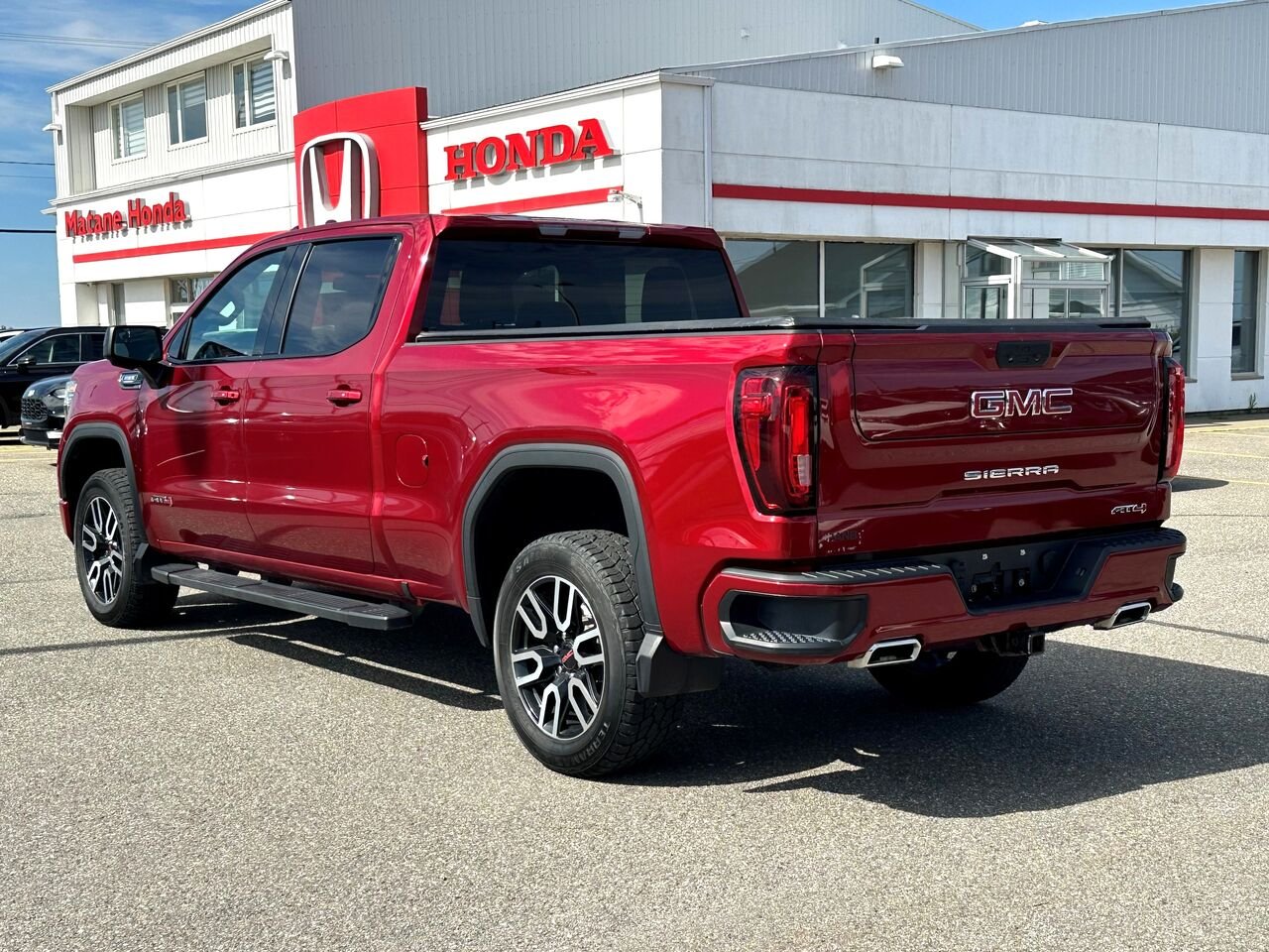 2021 GMC SIERRA K1500 AT4 SIERRA K1500 AT4 Red Matane - photo #2