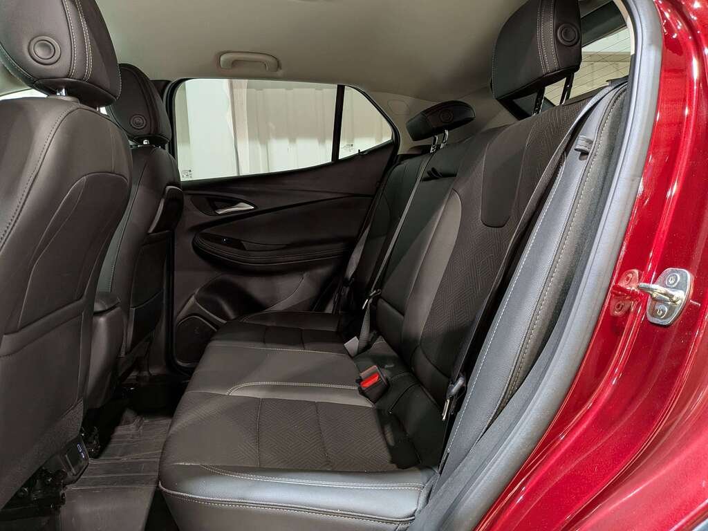 2023 Buick Encore GX AWD 4dr Essence Red Val-David - photo #9