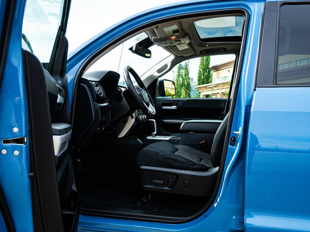 2019 Toyota Tundra 4x4 Crewmax SR5 Plus 5.7L Blue Sherwood Park - photo #16