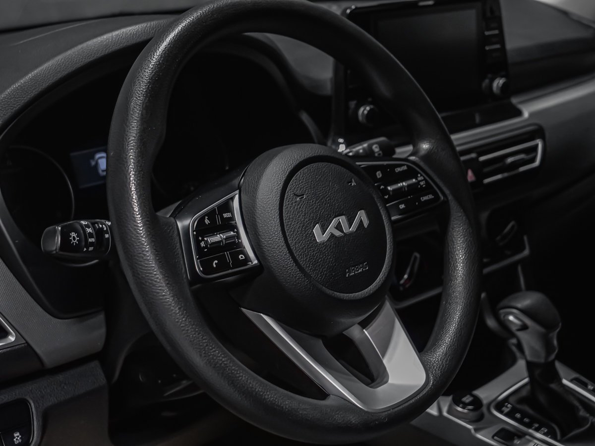2022 Kia Seltos LX Black Montreal - photo #7