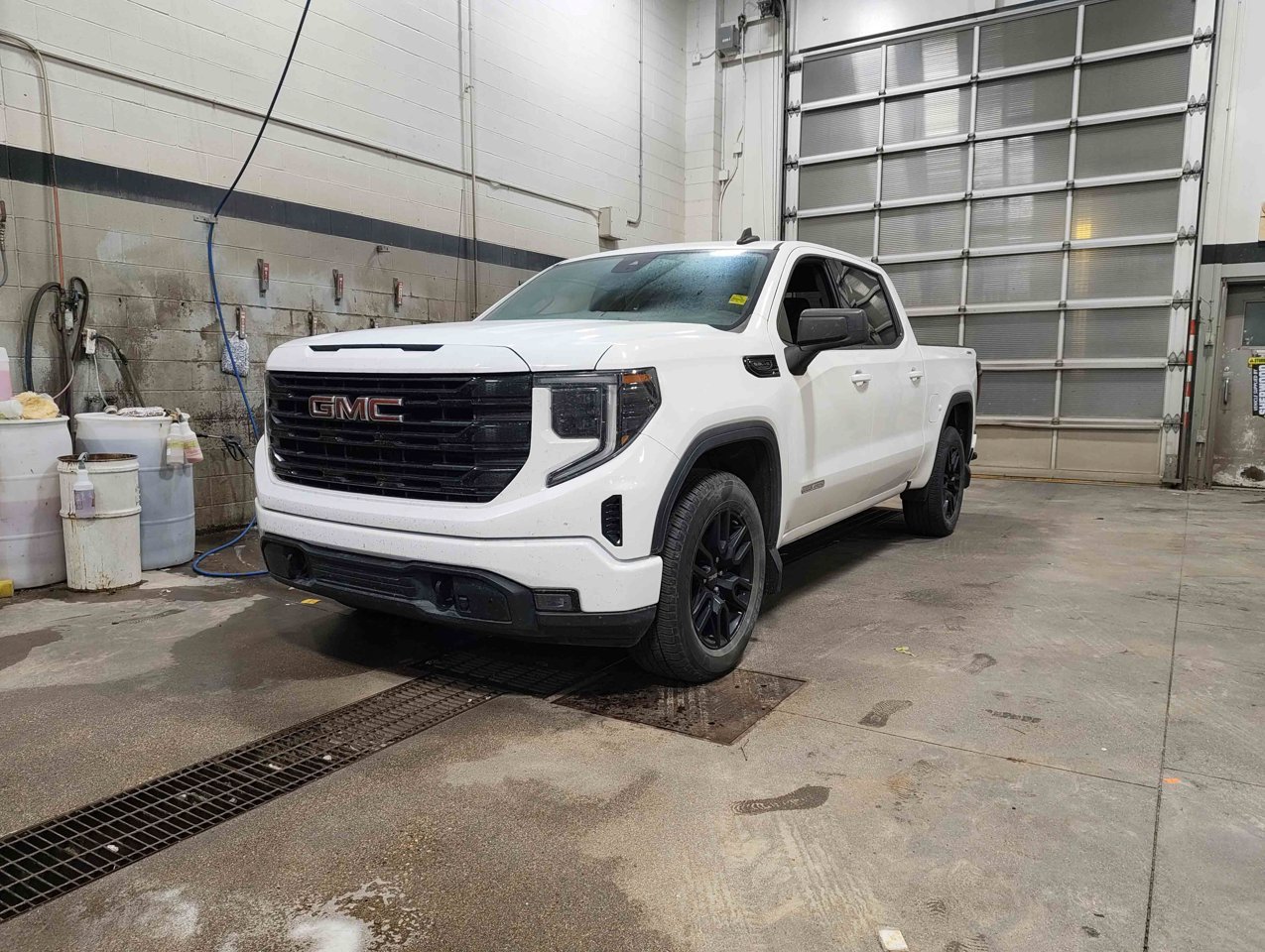 2023 GMC Sierra 1500 4WD Crew Cab 147 Elevation White Sherwood Park - photo #3