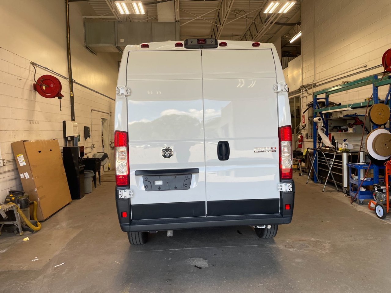 2025 Ram ProMaster Cargo Van TRADESMAN 2500 HIGH ROOF *136 WB* CARPLAY White Saint-Jérôme - photo #5