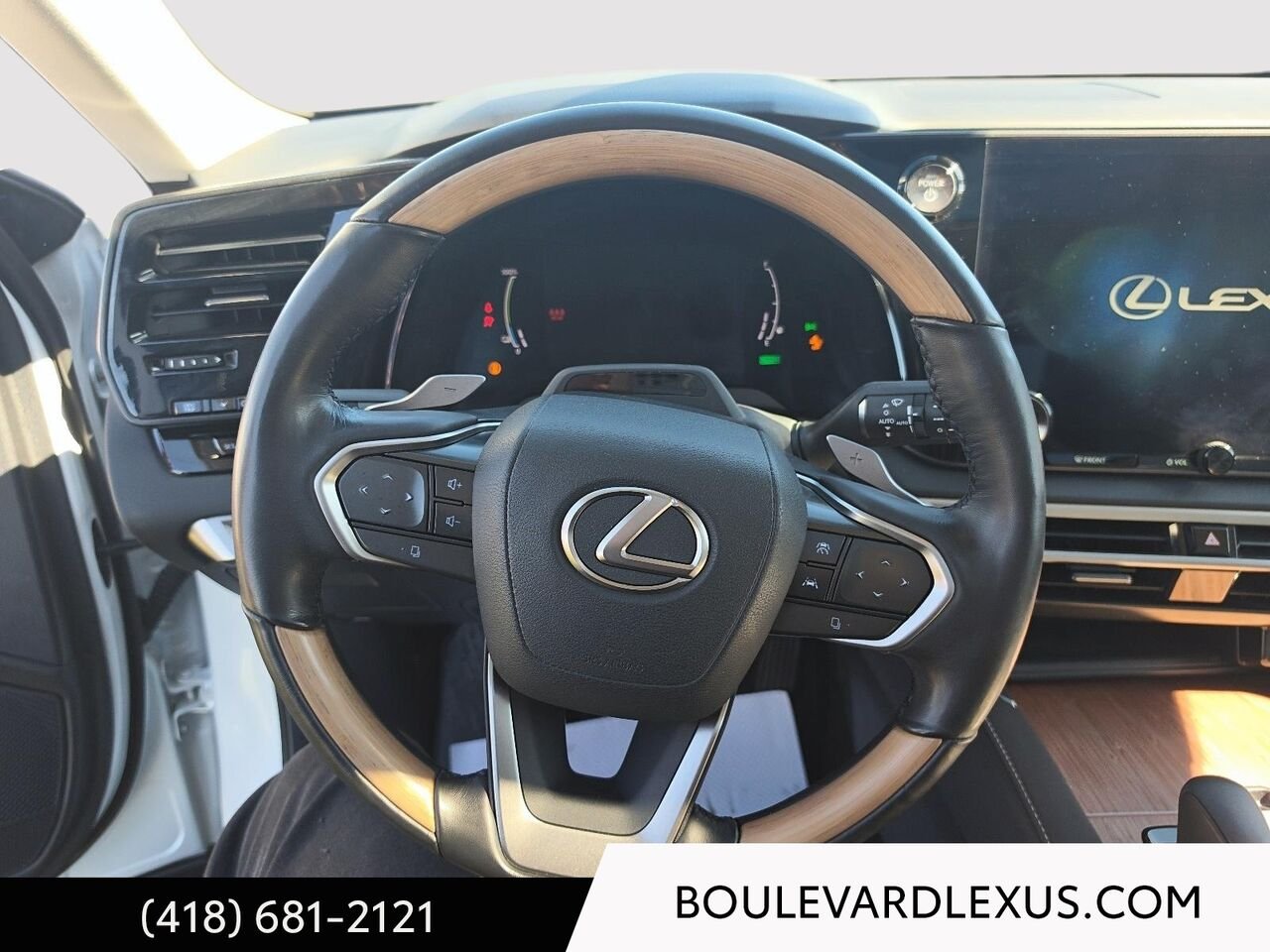 Lexus RX 20001A | RX 450h+ BA 2024 Blanc Québec - photo #11