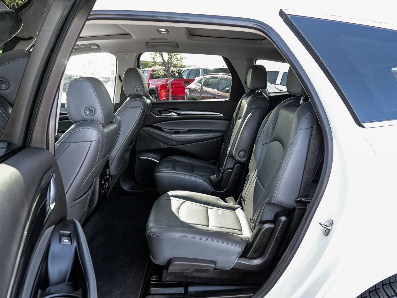 2020 Buick Enclave AWD 4dr Essence White Sherwood Park - photo #32