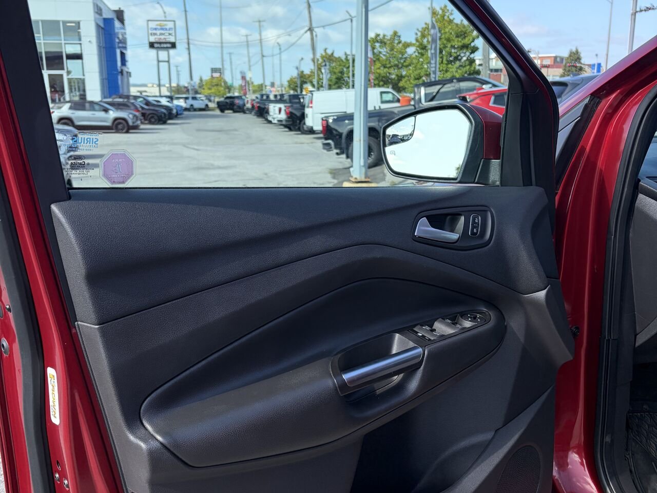Ford ESCAPE SE 4 portes SE, Traction intégrale 2017 Rouge Gatineau - photo #1