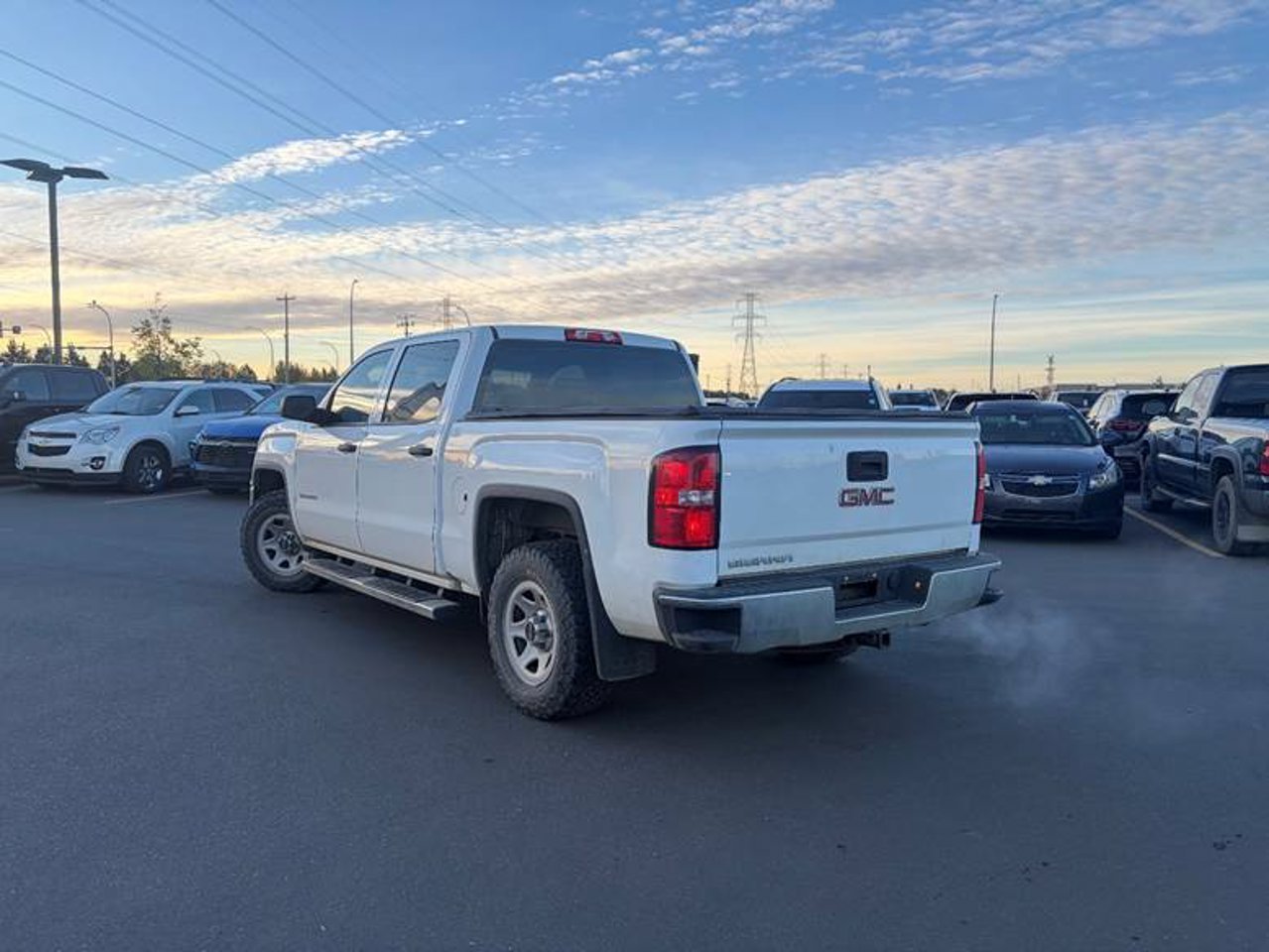 2017 GMC Sierra 1500 4WD Crew Cab 143.5 White Sherwood Park - photo #3