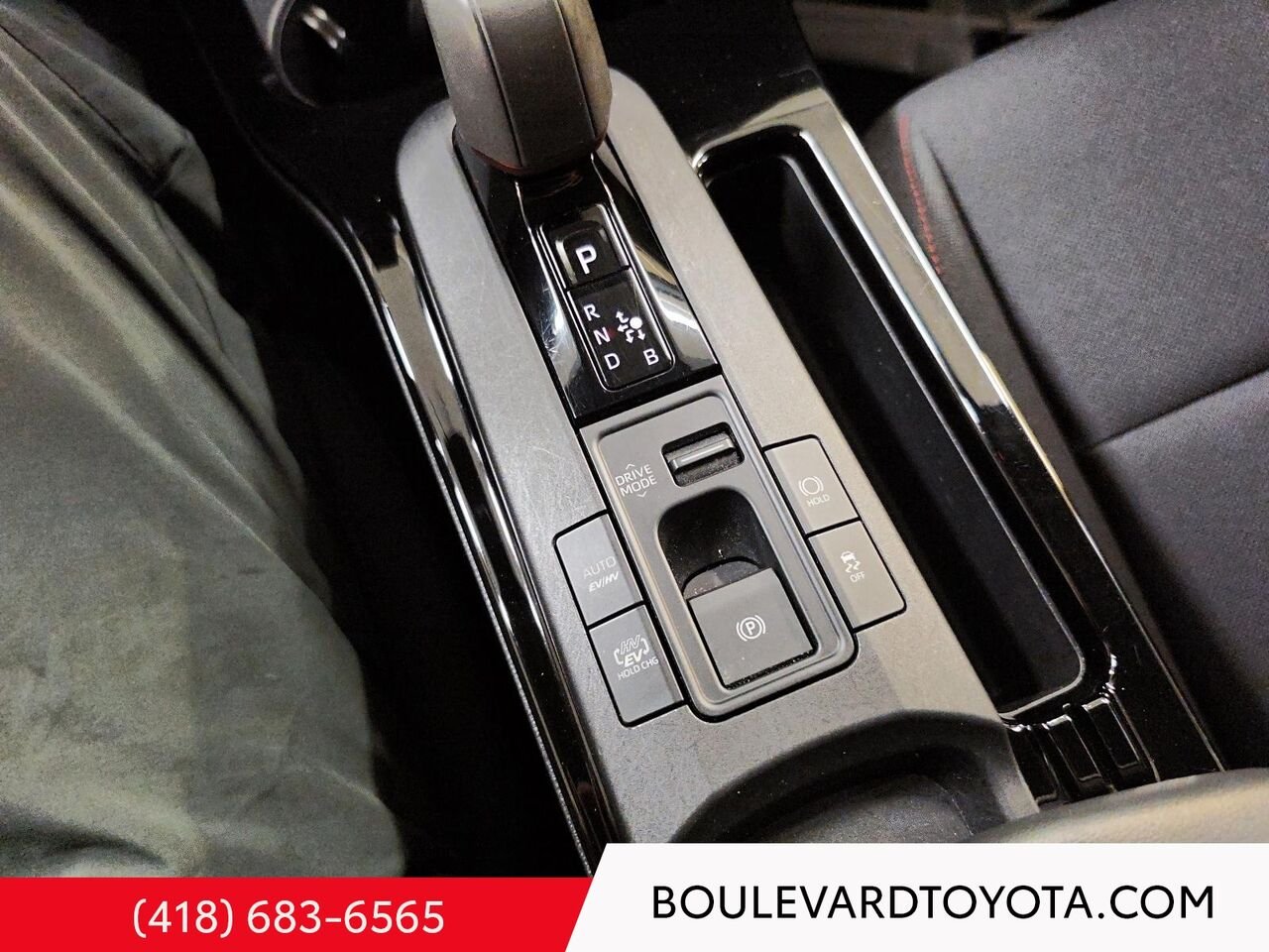 Toyota Prius Prime 100071A-44 | SE 2023 Argent Incisif Québec - photo #14