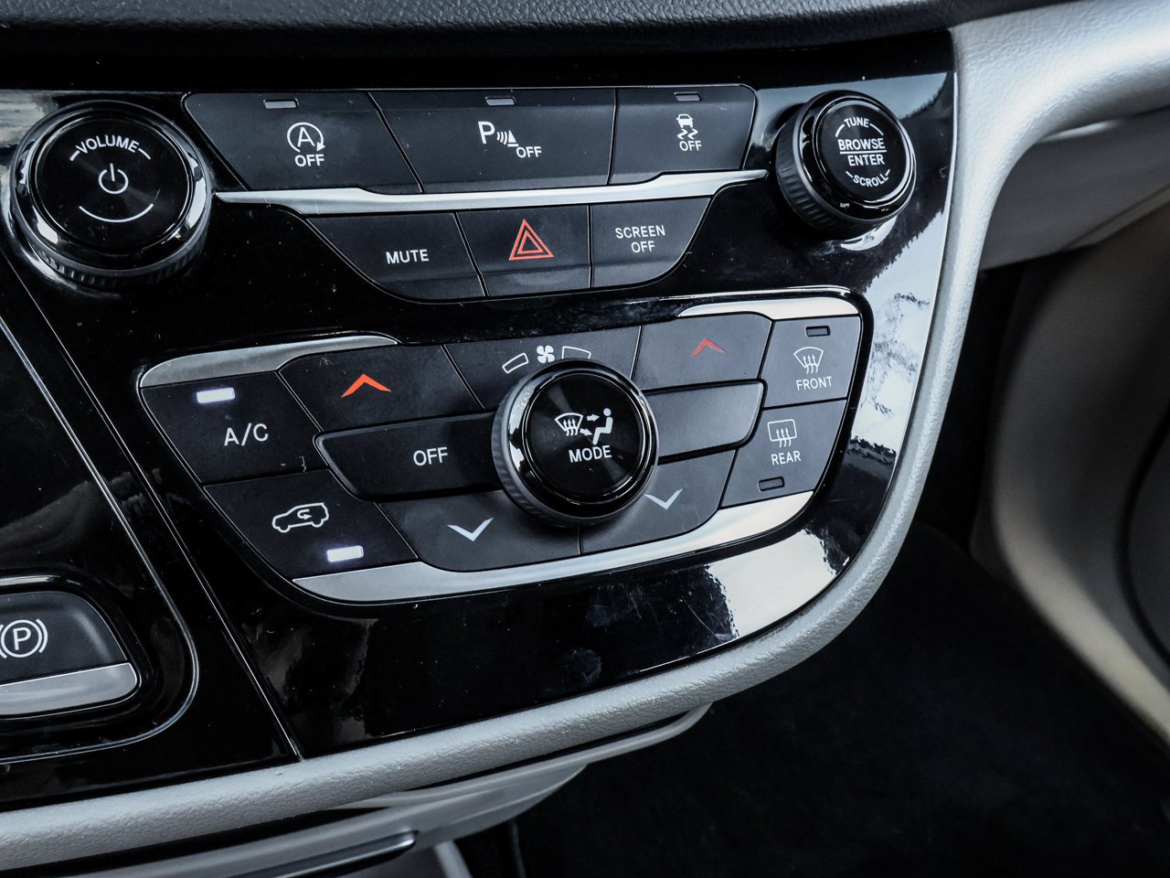 2024 Chrysler Grand Caravan SXT 2WD White Sherwood Park - photo #29