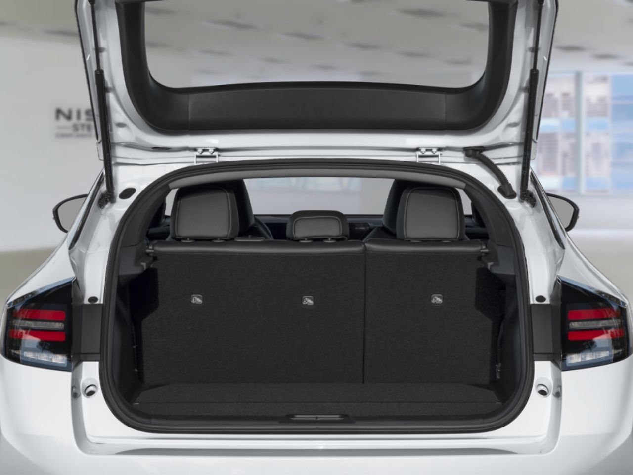 Nissan LEAF 2026 Blanc Everest nacré triple couche/Noir Ste-Agathe des Monts - photo #12