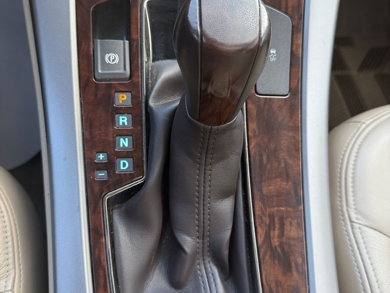 Photo 17 — Buick LaCrosse 2010