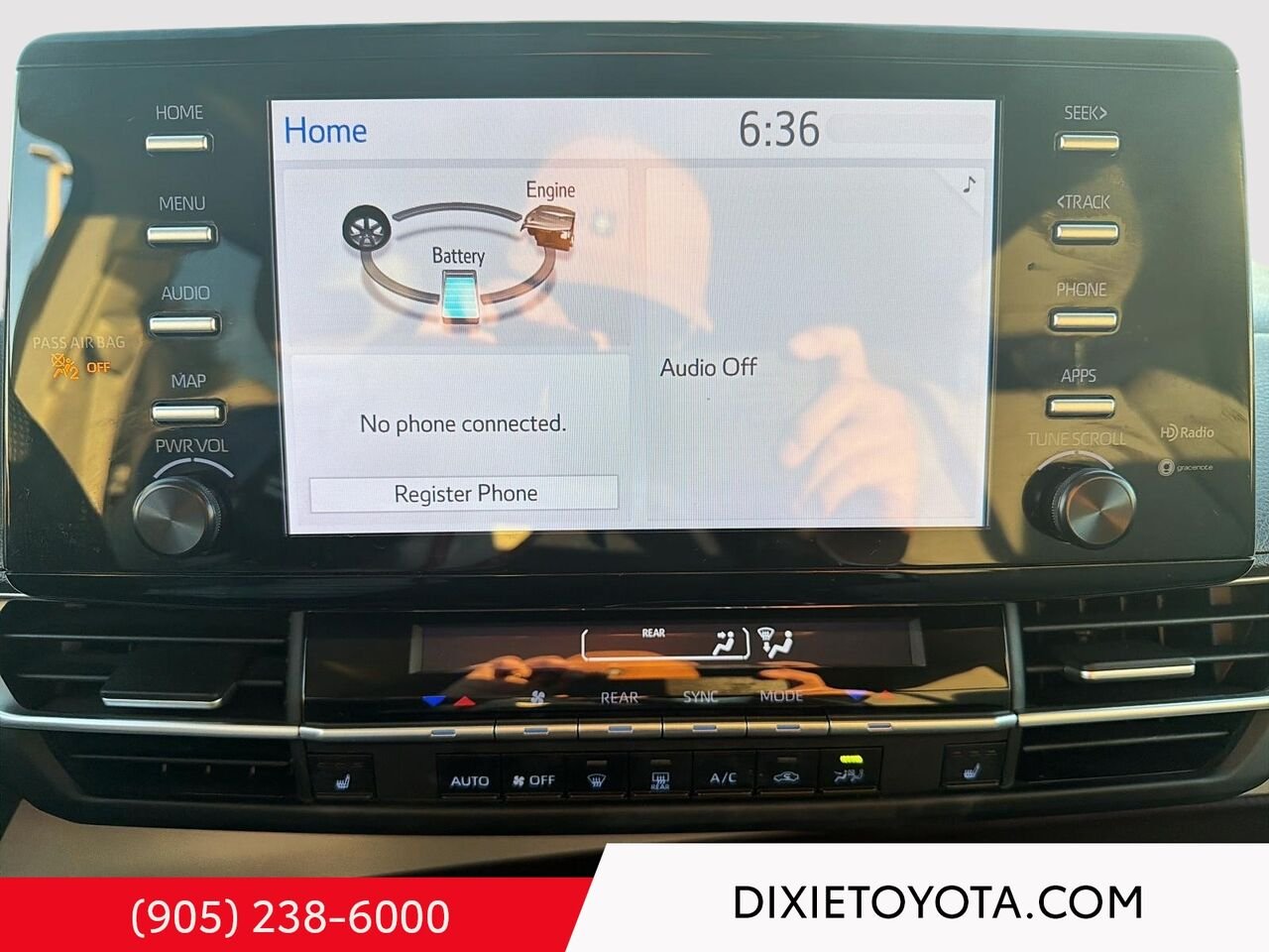 2023 Toyota Sienna HYBRID LE AWD / HEATED SEATS / TOYOTA SAFETY SENSE / CARPLAY AND ANDROID AUTO Black Mississauga - photo #13