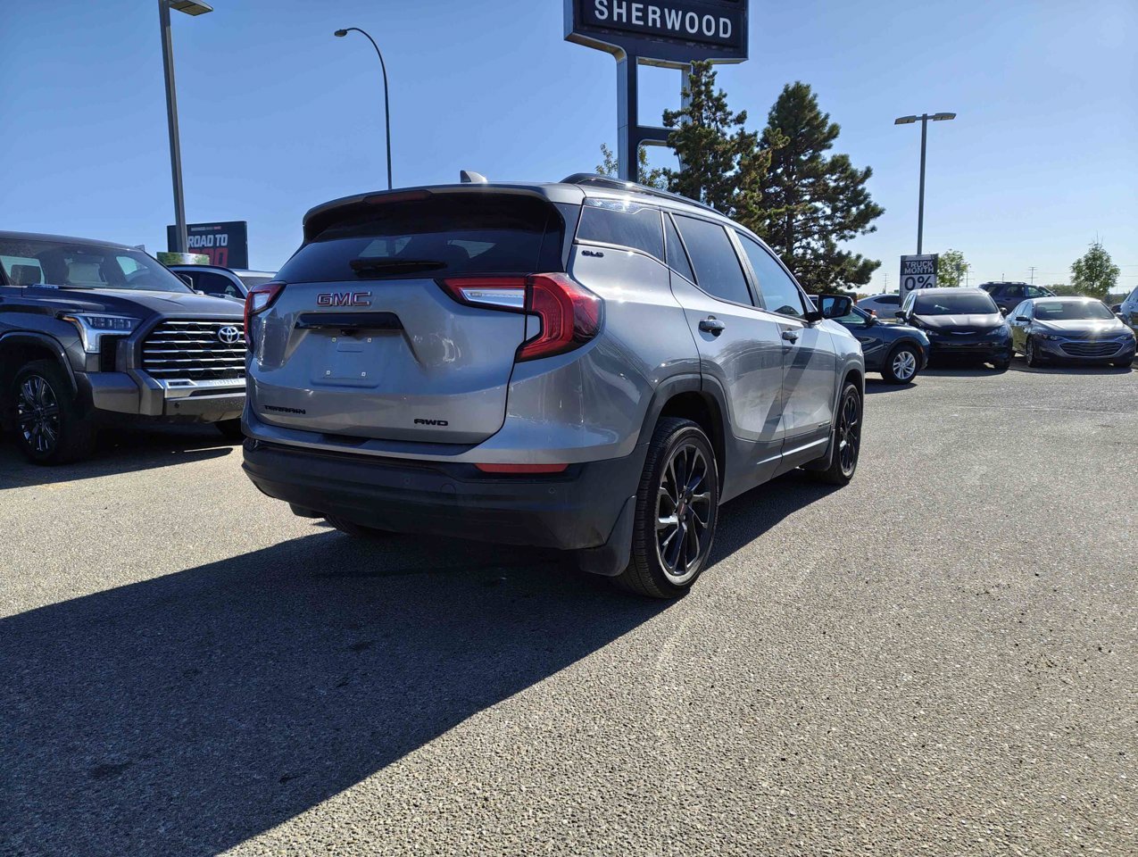 2024 GMC Terrain AWD 4dr SLE Grey Sherwood Park - photo #5