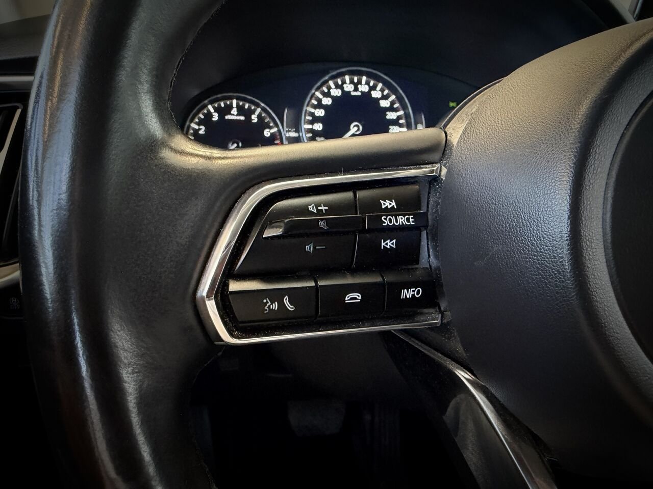 2024 Mazda CX-90 hybride léger Red Notre-Dame-des-Prairies - photo #27
