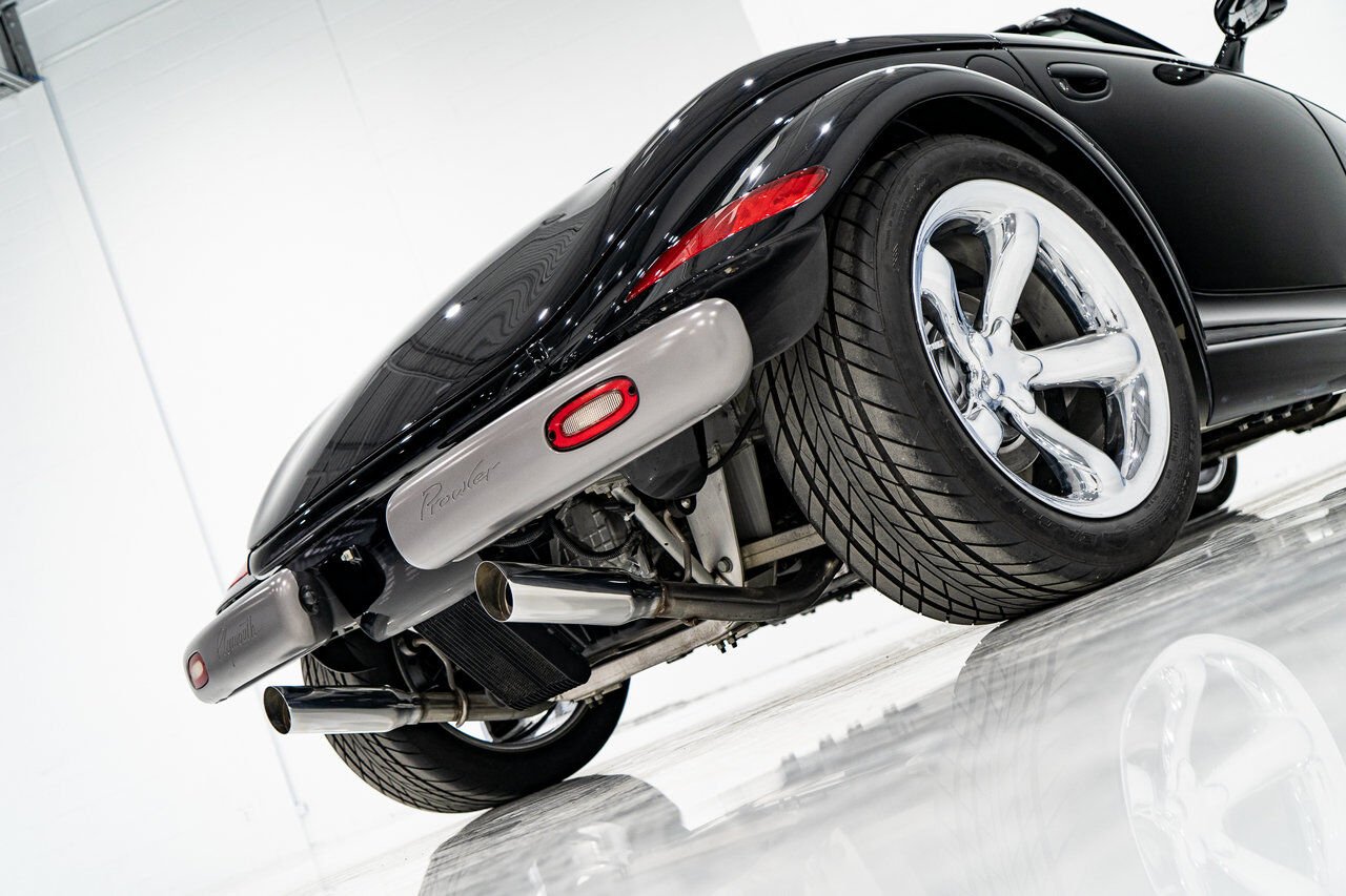 Plymouth Prowler Desirable Black Colour with only 7,611KM (4756mi) from new **PRICE IN USD** 1999 Noir Montréal - photo #61