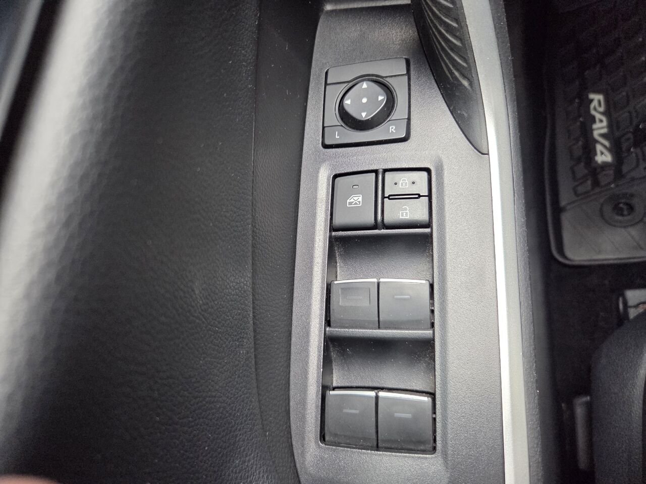 2022 Toyota RAV4 TRAIL White Mont-Laurier - photo #16