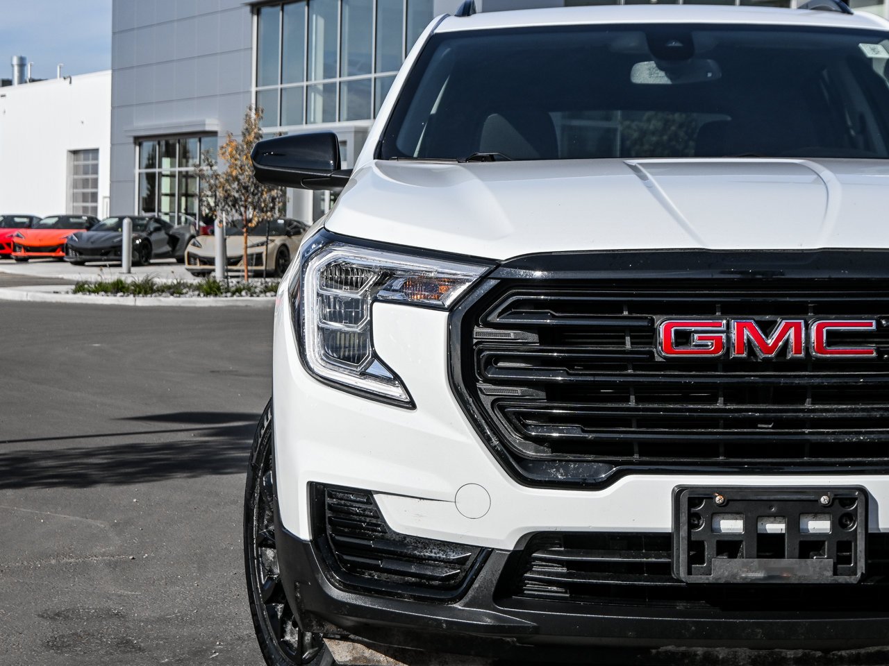 2024 GMC Terrain AWD 4dr SLE White Sherwood Park - photo #4