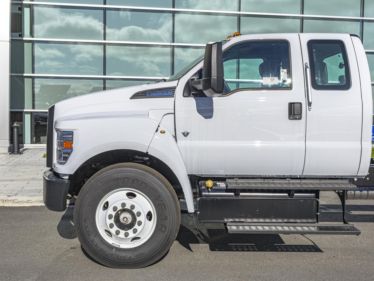 2026 Ford Super Duty F-650 Straight Frame Gas Oxford White Saint-Jérôme - photo #19