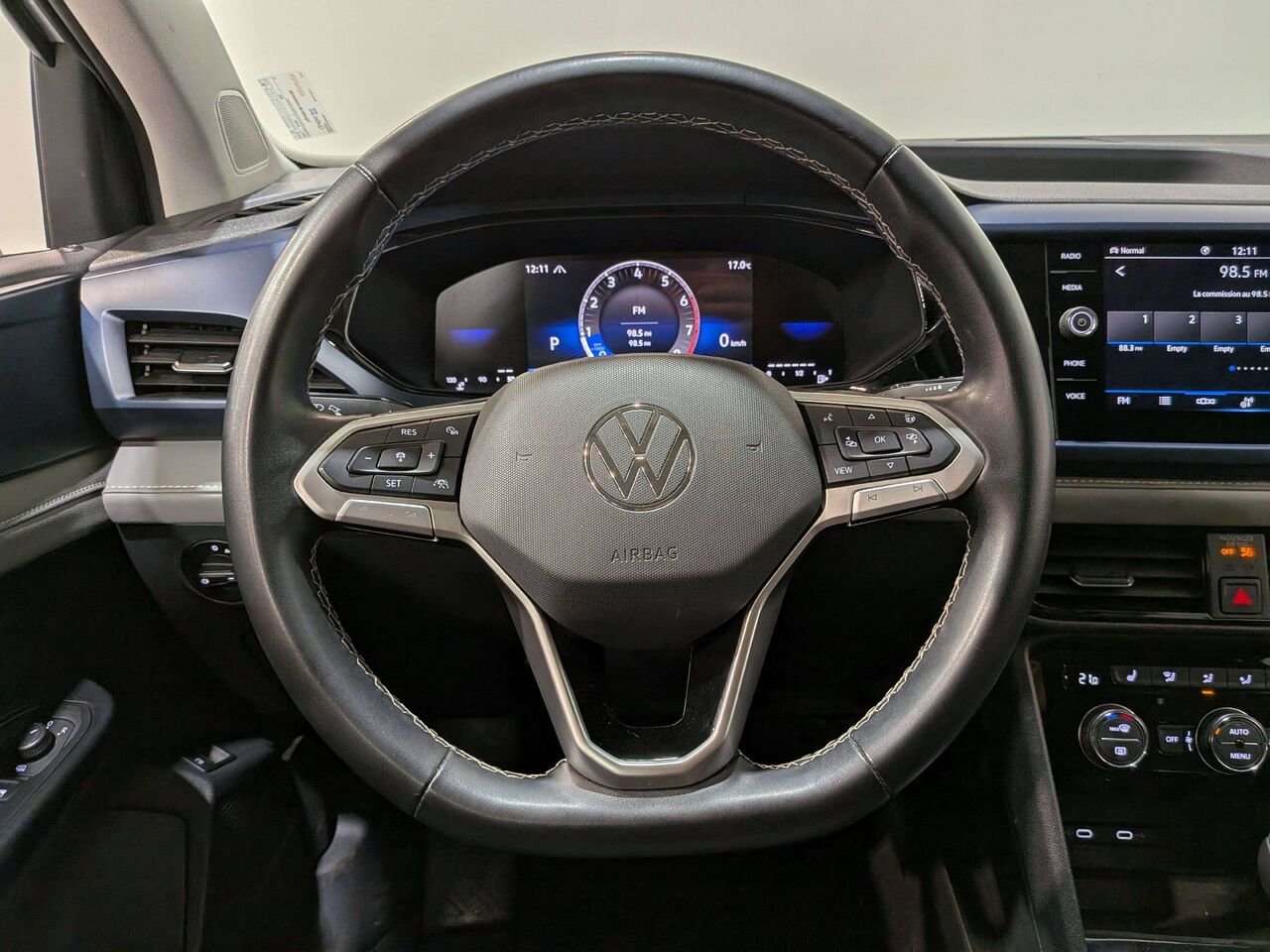 2024 Volkswagen Taos Comfortline 4MOTION White Val-David - photo #12